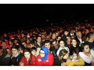 5 Bin Kişi Davul Zurna Eşliğinde Yeni Yılı Karşıladı