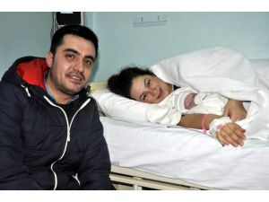 Eskişehir’de Yeni Yılın İlk Bebeği Normal Gününden Erken Dünyaya Geldi