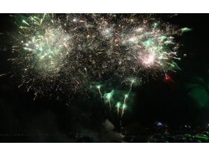 Türkiye Yeni Yıla ’’Merhaba’’ Dedi