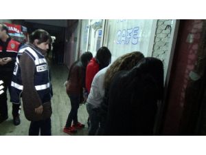Eğlence Merkezlerine Bin 500 Polisle Baskın