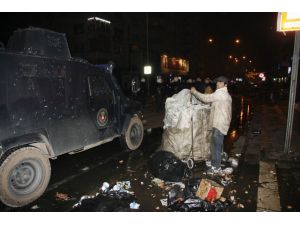 Gruplar Polise Saldırdı O Ekmeğinin Peşine Düştü