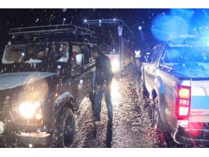 5 Kilometre Yürüyerek Kumanya Dağıttılar