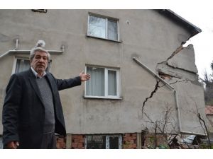 Deprem Değil Heyelan Vurdu