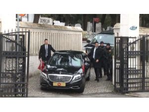 Anne Ve Babasını Ziyaret Etti