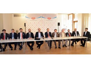 Almanya’daki Müslümanlar Pegida’ya Karşı Sokağa İniyor