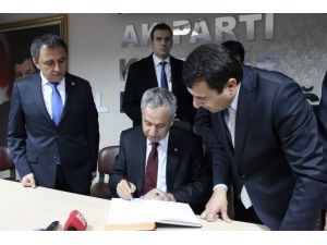 Erdoğan Ve Davutoğlu’nu Övdü