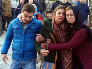Sevgilisiyle Barıştığı Gün Ölen Genç Kız Toprağa Verildi