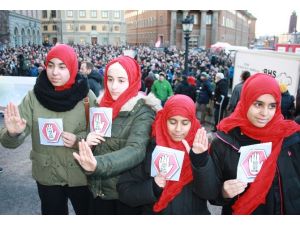 Cami Saldırıları İsveç’te Protesto Edildi