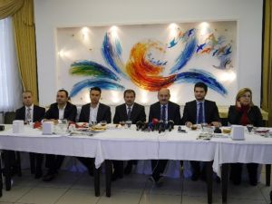 Bakan’dan Elif Şafak’a Cevap