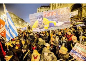 Macaristan Sokağa Döküldü