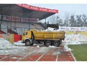 Eskişehir Atatürk Stadyumu Kardan Temizleniyor
