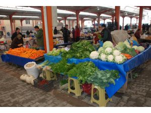 Pazar Tezgahlarına Kar Düştü