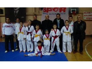 Genç Sporcular Yeni Kuşaklarını Aldı