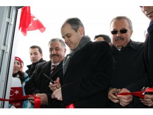 Elleri Olmayan Lise Öğrencisinin Çizdiği Başbakan Davutoğlu’nun Portresi Dikkat Çekti