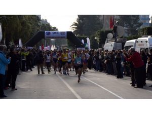 “5 Ocak Adana Uluslararası Kurtuluş Yarı Maratonu Ve Halk Koşusu” Başladı