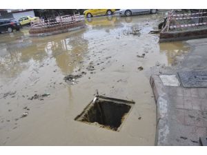 Boru Patladı, Şehir Merkezini Su Bastı