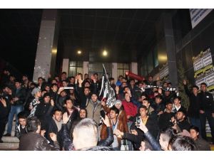 Galatasaray Kazandı, Beşiktaşlılar Kutladı