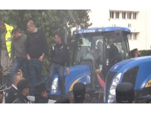 Eylemde Tazyikli Süt Sıkıldı