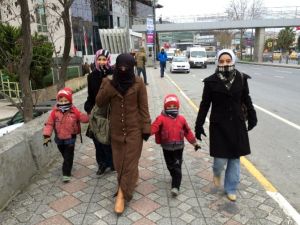 Kar Tatilini Okulun Kapısında Öğrendiler