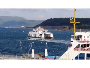 Çanakkale Boğazında Fırtına Deniz Ulaşımını Aksatıyor