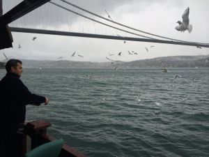 İstanbul Boğazından Dolu Geçti