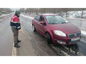 Kar Lastiği Ve Zinciri Olmayanlar Kandıraya Gidemiyor