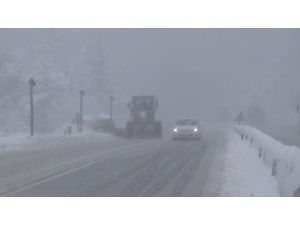 Bolu Dağı’nda Kar Yağışı Devam Ediyor