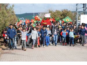 Asker Ezidi Kampına Girip Öcalan Posterlerini İndirdi