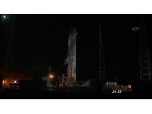 Uzaydaki Astronotlar Cumayı Bekleyecek