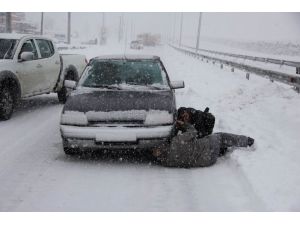 Sürücülerin Karda Zor Anları