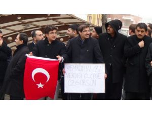 Gözaltına Alınan Polis Yakınları Çevik Kuvvet Önünde Eylem Yaptı