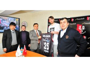 Davıd Jelınek Uşak Sportif’e İmzayı Attı
