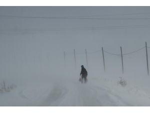 Tipi Nedeniyle Ardahan’da Ulaşım Durdu