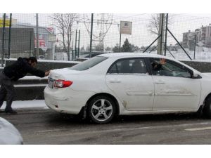 Yollar Buz Pistine Döndü, Trafik Kilitlendi...(özel Haber)