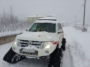 Yaşlı Adamın İmdadına Paletli Ambulans Yetişti