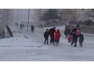 Yozgat’ta Okuldan Çıkan Öğrenciler Tipiye Yakalandı