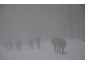 Edremitli Trekkingciler Kar Kış Demeden Dağlarda Yürüyor