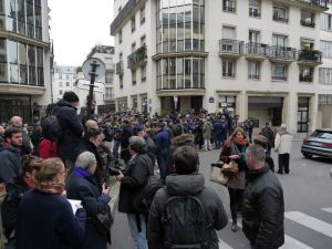 Paris’te Saldırı Sonrası Yoğun Güvenlik Önlemleri Alındı