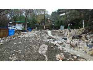 Hatay Sel Ve Fırtınaya Teslim Oldu
