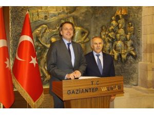 Vali, Hollandalı Bakan’ı Terletti