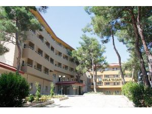 Ünlü Sanatçı Müzeyyen Senar Urla’ya Getirildi