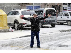 Yalova Merkeze Yılın İlk Karı Düştü
