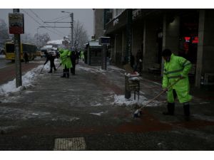Bursa’da Esnaf İle Belediyenin Kar Seferberliği