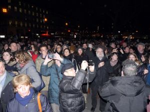 Fransa’da Binlerce Kişi Charlie Hebdo Saldırısını Protesto Etti