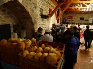 (Özel) Bursanın Garibanları Somuncu Baba Vakfı İle Gülüyor