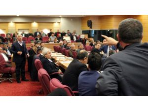 Yılın İlk Belediye Meclisinde Karar Özeti Okutulması Gerginliği