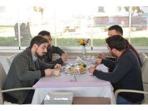 Baba Ve Oğuldan Ücretsiz Sıcak Çorba Servisi