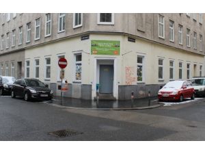 Avusturya’daki Caminin Duvarına Çirkin Yazı