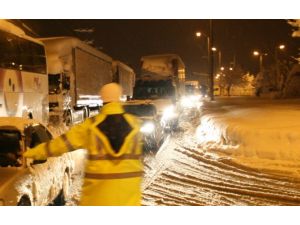 İstanbul İle Ankara’yı Bağlayan Yolda Trafik Durdu