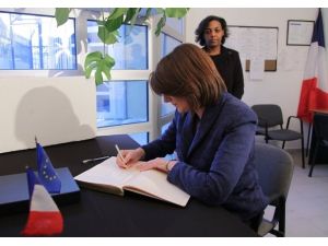 Cumhurbaşkanı Taziye Defterini İmzaladı